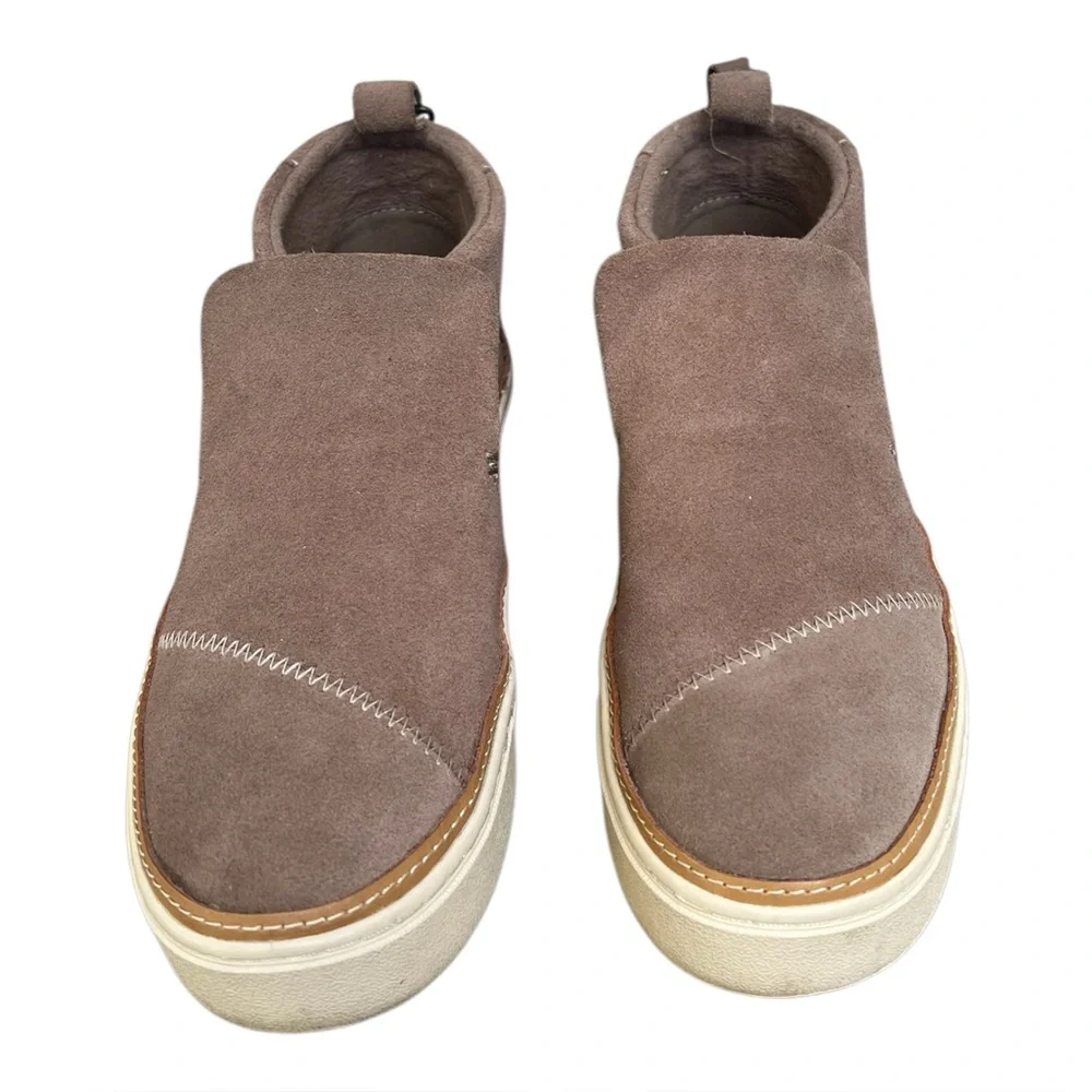 TOMS Paxton Slip On Taupe Suede Ankle Bootie w/heel tassel.SZ.7.